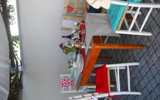 Al fresco dining, Sakkie's courtyard.